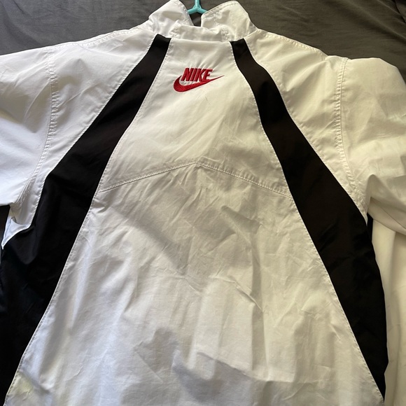 VINTAGE* 90'S NIKE WINDREAKER SIZE M!! STAINED. OTHERWISE GREAT CLEAN CONDITION! - Picture 1 of 5